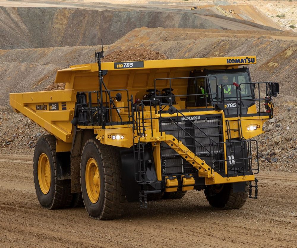 Поступление новых позиций для техники Komatsu на склад ТК СПК